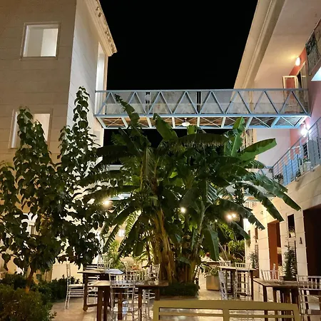 Hostel Glemerald